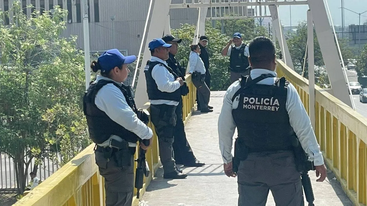 Policía de Monterrey intenta arrestar a madre buscadora durante manifestación (Video)