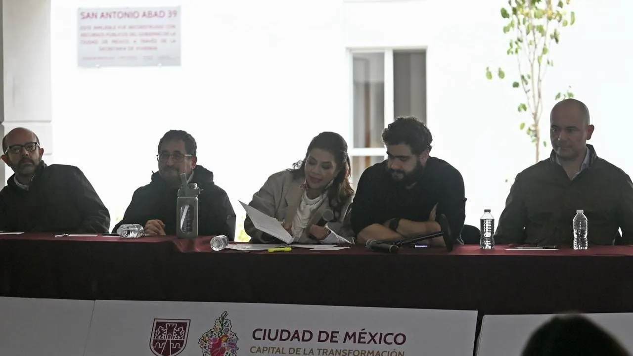 Brugada entrega 81 viviendas reconstruidas a familias damnificadas por sismo de septiembre de 2017