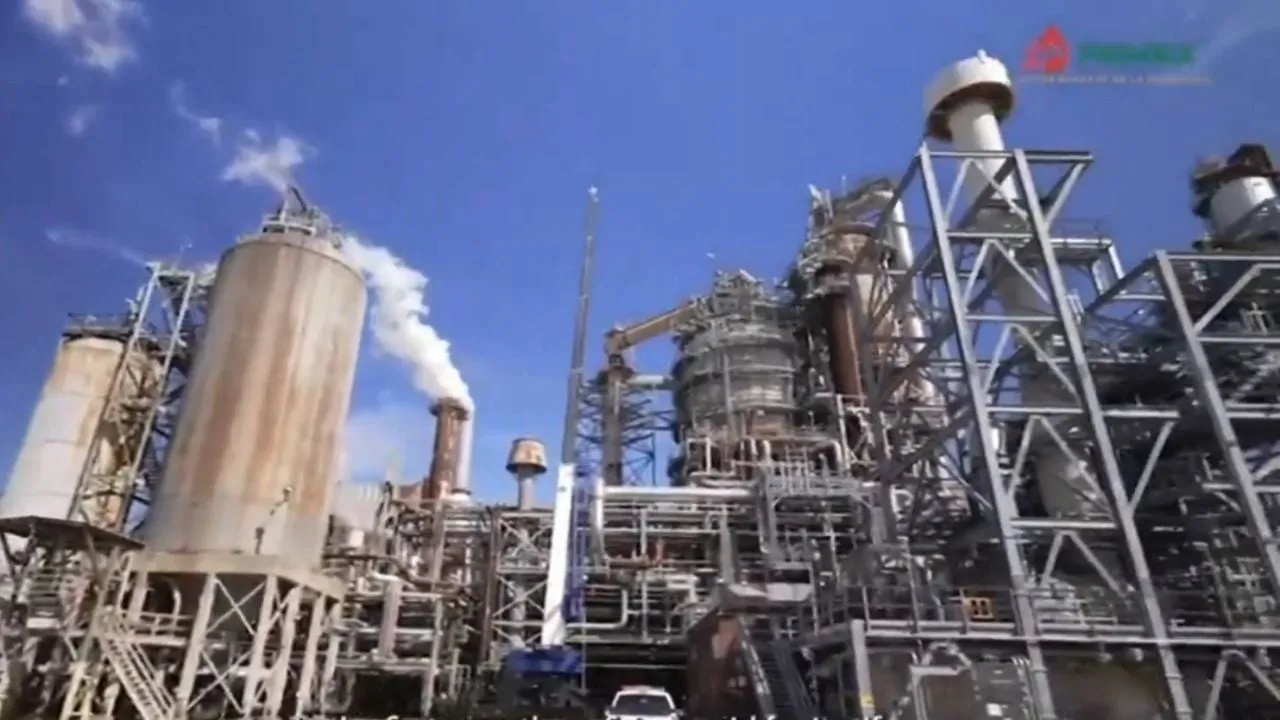 Auguran daño a Pemex por intervención de Estados Unidos en Venezuela