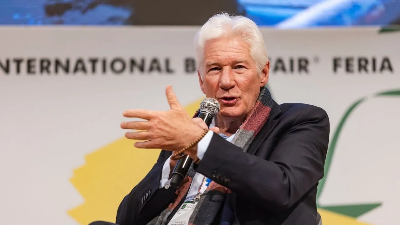 “Su presidenta es increíble": Richard Gere elogia a Claudia Sheinbaum en la FIL Guadalajara