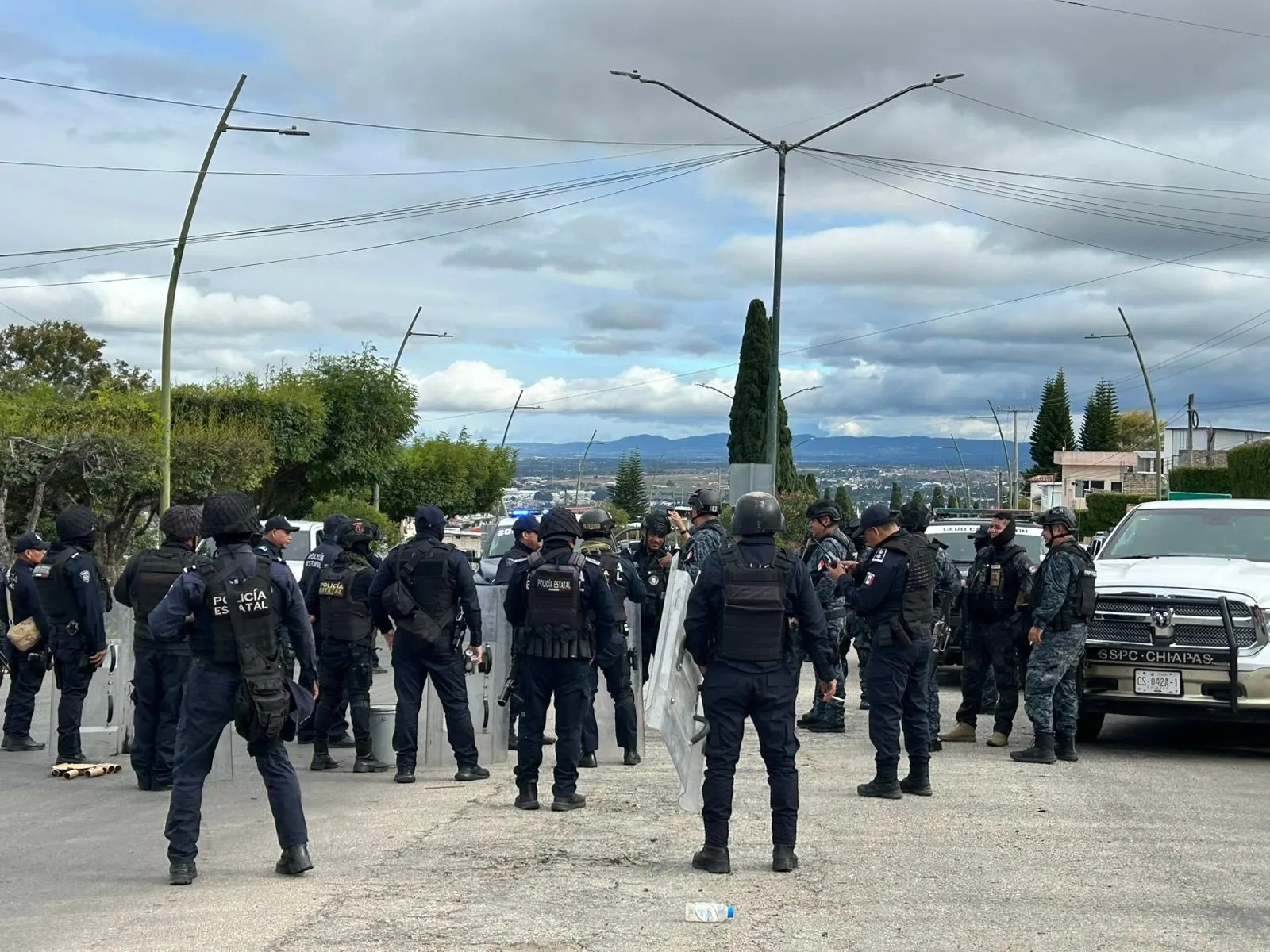 Detienen a 92 policías municipales en Comitán por nexos con grupos delincuenciales