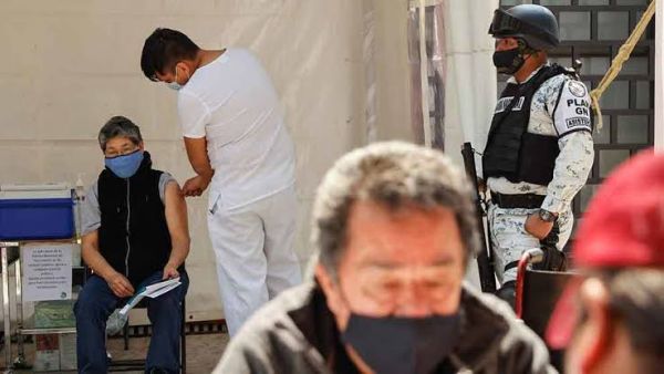 45 personas tuvieron reacciones adversas luego de aplicarse la vacuna contra COVID19