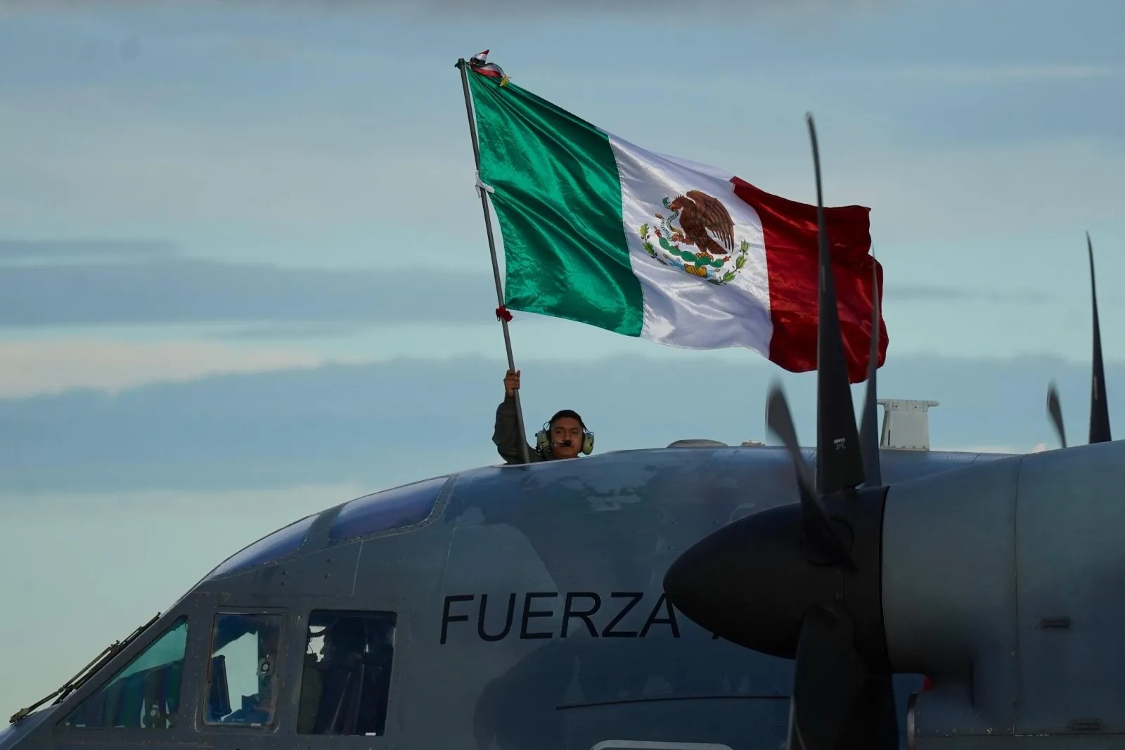 México envía a Los Ángeles un equipo especializado en combatir incendios (Videos)