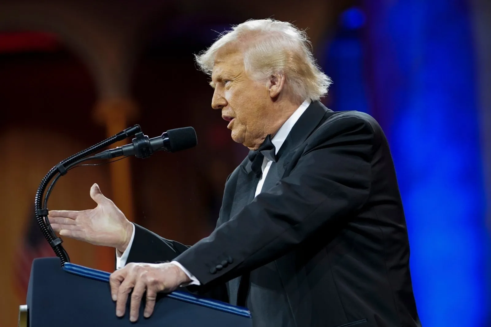 Equipo de Trump busca proyectar confianza y calma tras ajustes en aranceles que sacudieron mercados