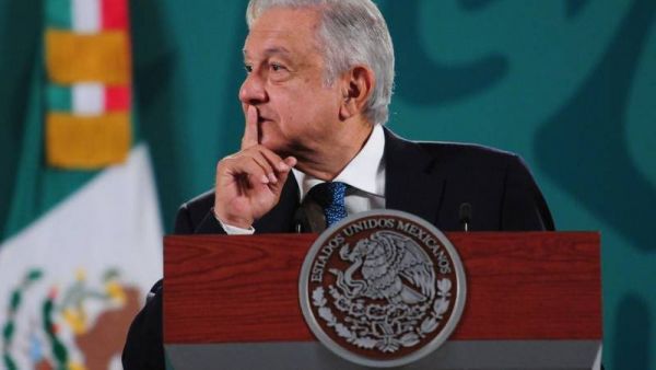 AMLO propone encuesta telefónica para resolver caso Salgado Macedonio.