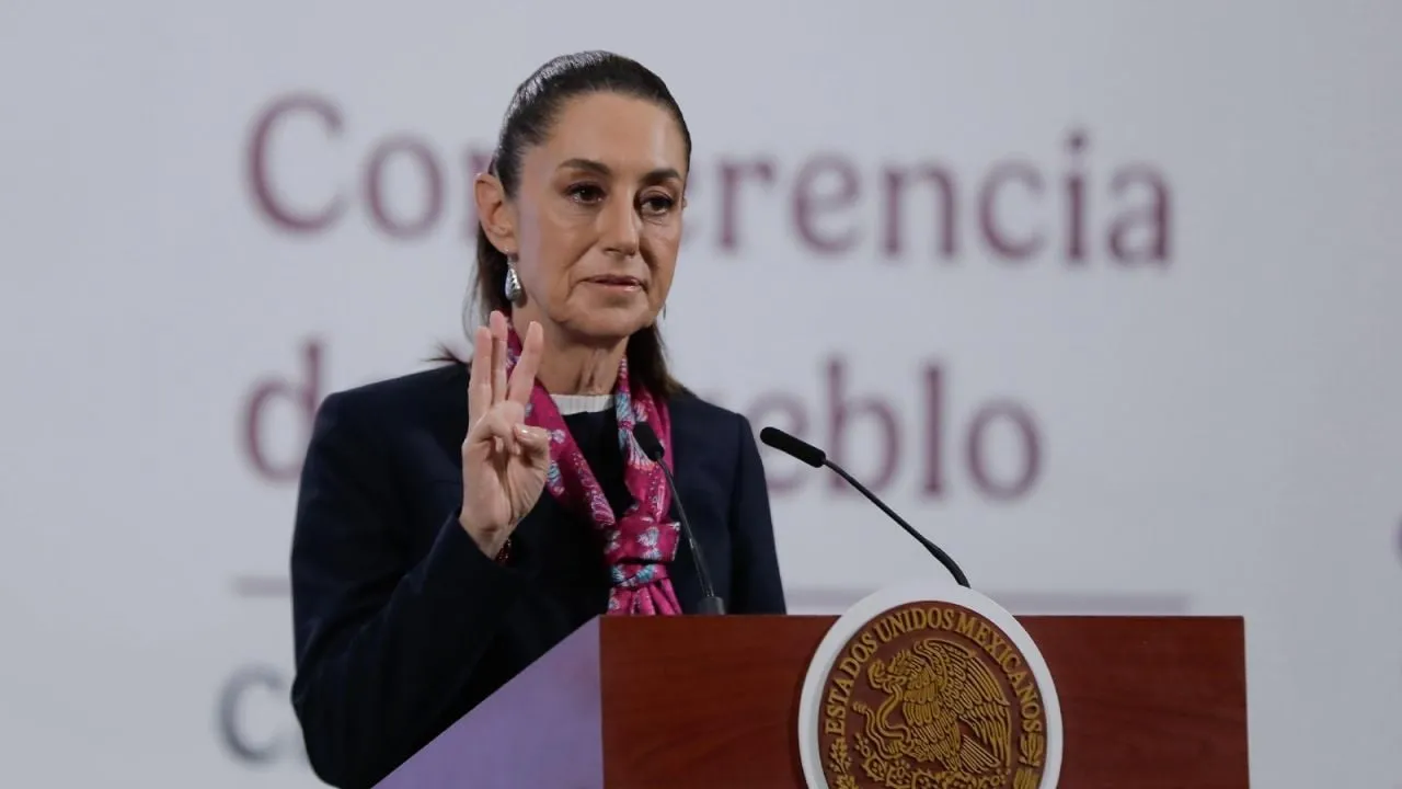 Cierre del estrecho de Ormuz podría impactar precio de gasolinas en México: Sheinbaum