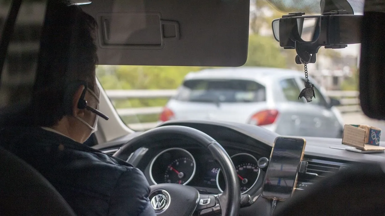 Uber rompe acuerdo con gobierno de Sheinbaum y sube tarifas; Profeco lanza operativo