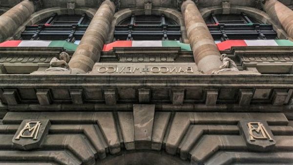 México puede reducir tasas aún más para dar mayor alivio a economía, dice el FMI