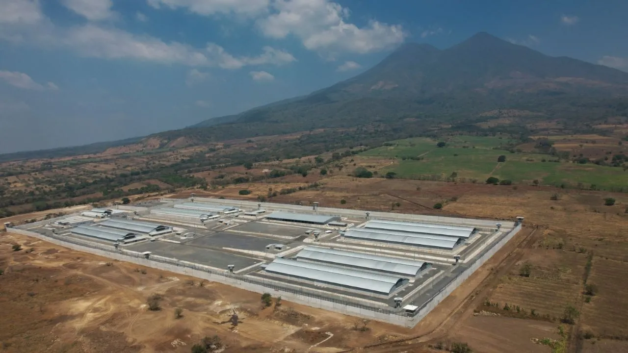 Piden a Bukele no convertir El Salvador en una gran cárcel internacional