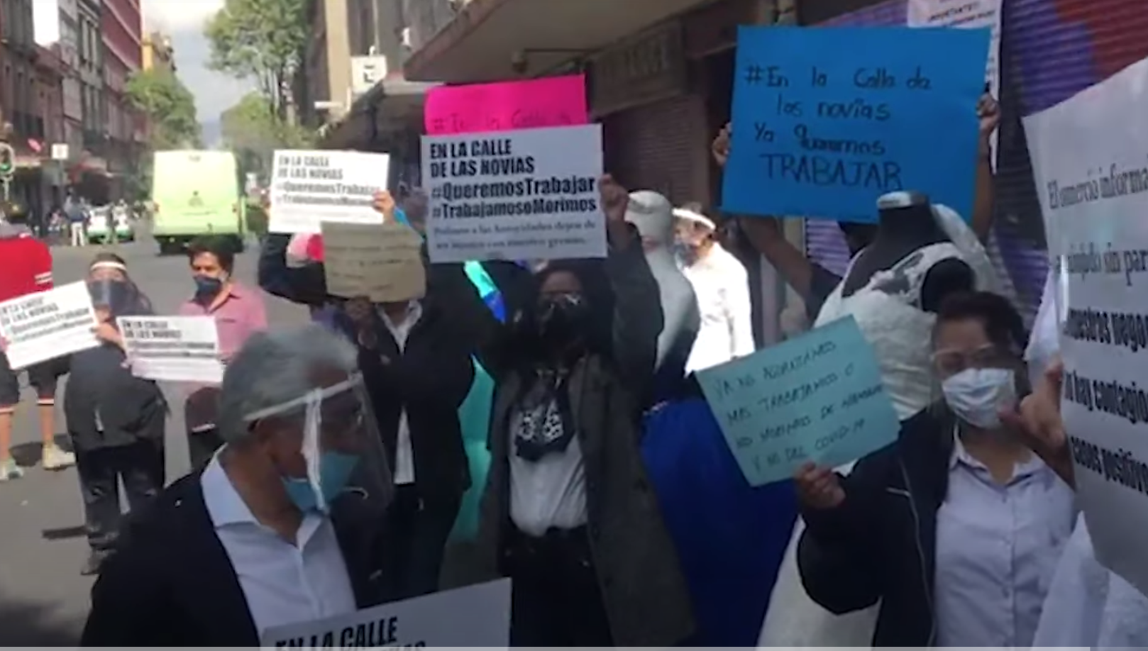 Comerciantes de la calle de la novias exigen reanudar actividades.