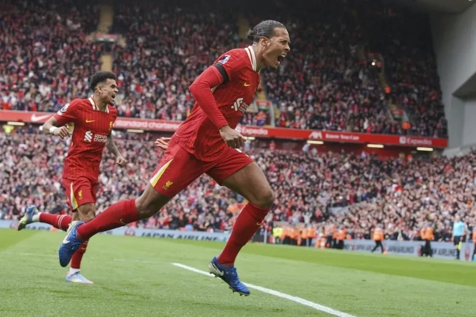 Gol de Virgil van Dijk acerca al Liverpool a dos triunfos del título de la Premier League
