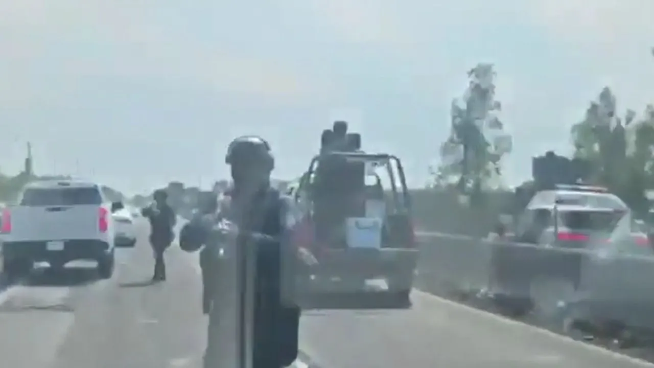 Policía estatal de Sinaloa apunta su arma hacia reportero en Culiacán (Video)
