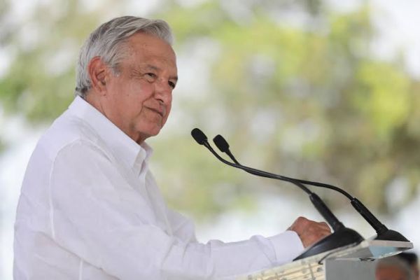 Obrador realiza acto cerrado pese a veda electoral y pandemia.