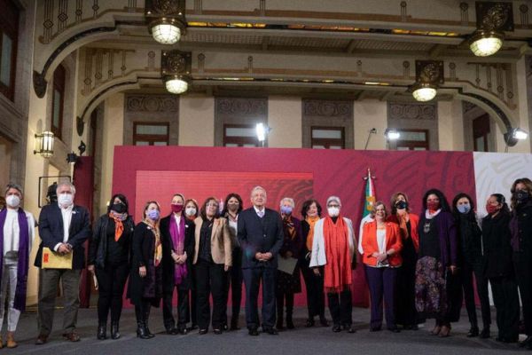 AMLO: Feminicidio u homicidio, las causas son las mismas. 