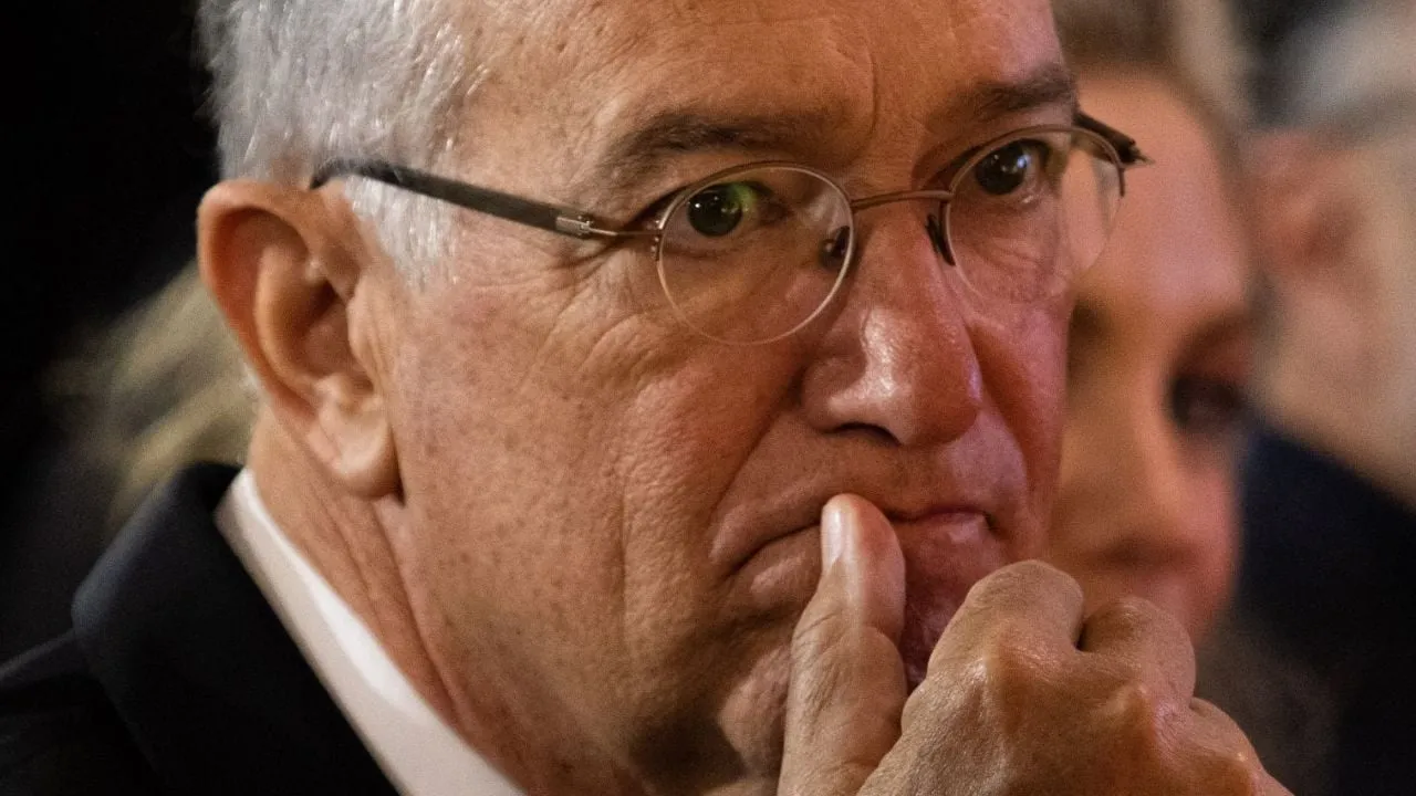 Tribunales acorralan a TV Azteca y Grupo Elektra, de Ricardo Salinas Pliego