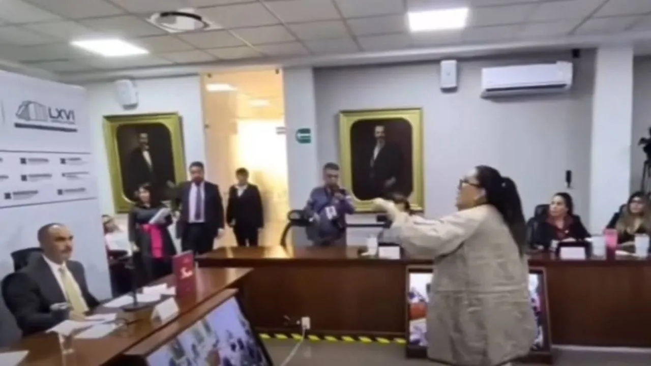 Madre increpa a procurador de Hidalgo por omisiones en denuncia de violencia vicaria y asesinato