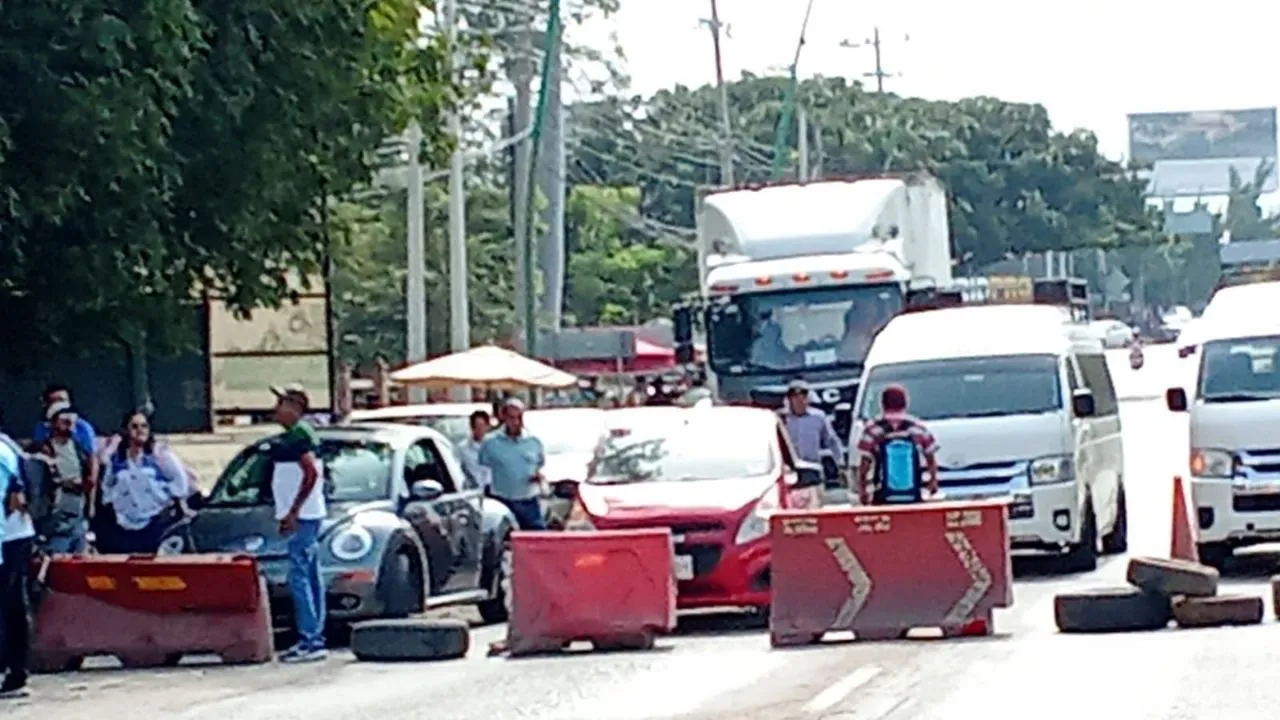 Magisterio de Chiapas inicia paro de labores y bloqueos carreteros en distintos puntos del estado