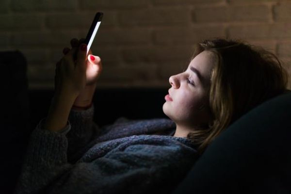 ¿Insomnio?, reduce el tiempo en el celular