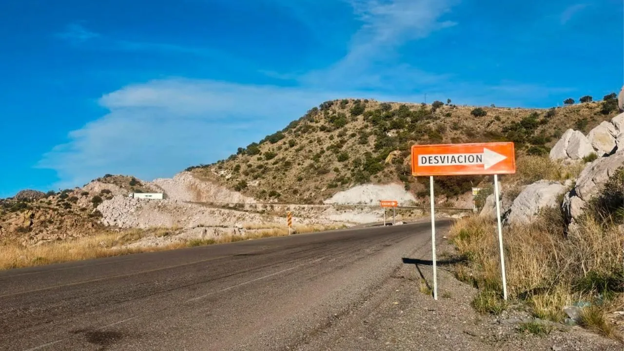 La carretera en Sonora que una facturera dejó sin reparar