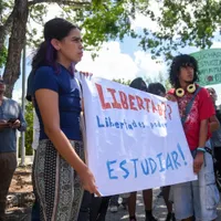 Sin internet y con vigilancia constante, aspirantes a la UNAM presentan examen en León