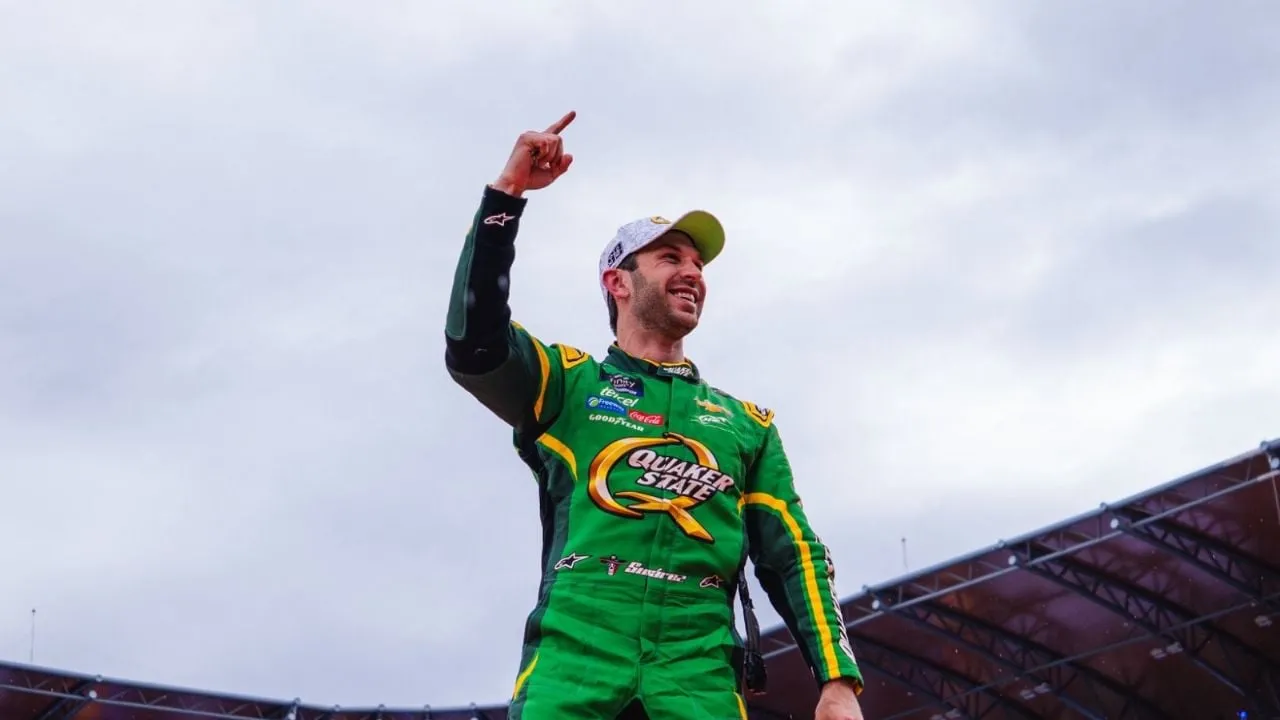 Daniel Suárez gana la Chilango 150 de Nascar Xfinity en la CDMX tras arrancar en último lugar