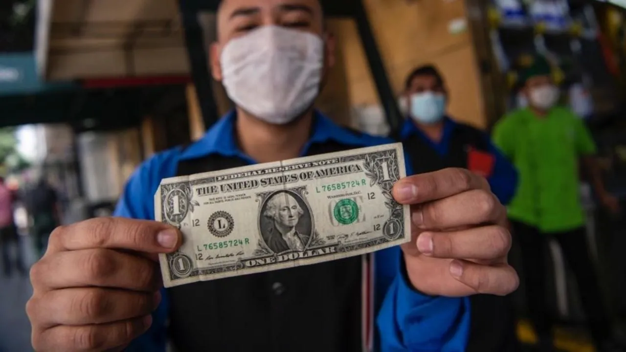 Reforma fiscal de Trump que incluye impuesto a remesas le pega al peso; se cotiza en 19.41 por dólar