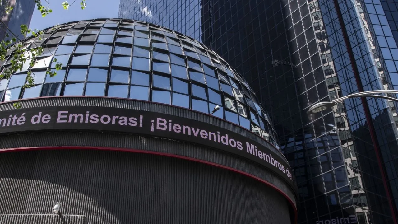 Violencia tras operativo contra “El Mencho” golpea a la Bolsa; caen aerolíneas y aeroportuarias