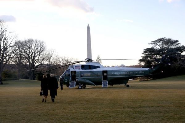 Vamos a volver de alguna manera - señalo Trump al dejar la Casa Blanca