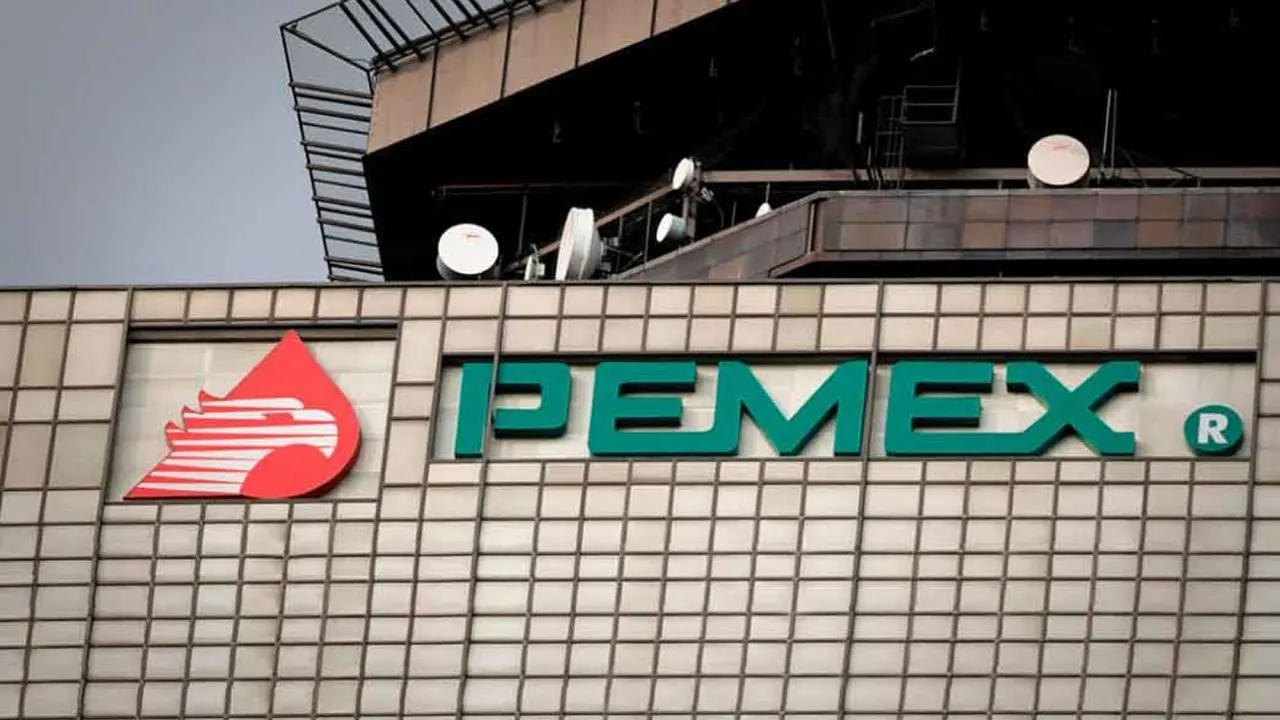 Refinación y nuevo Poder Judicial hacen insostenible a Pemex: Moody’s