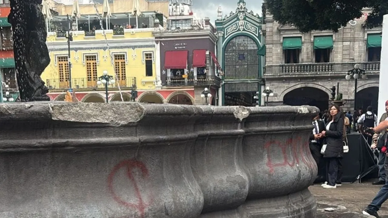 Detienen a cuatro mujeres por vandalismo en marcha contra desapariciones forzadas en Puebla (Videos)