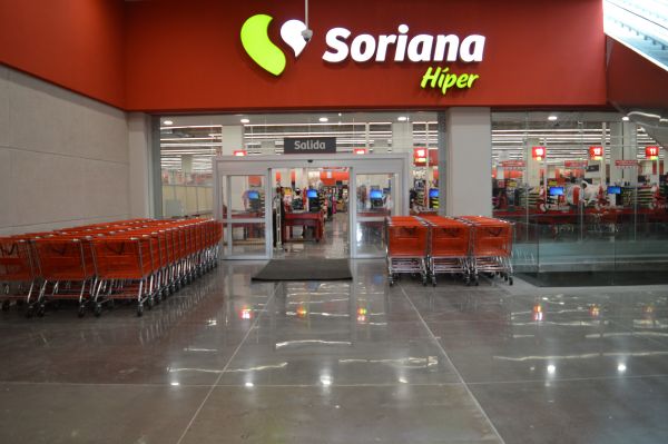 Cierre de tiendas afecta ventas de cadena de supermercados