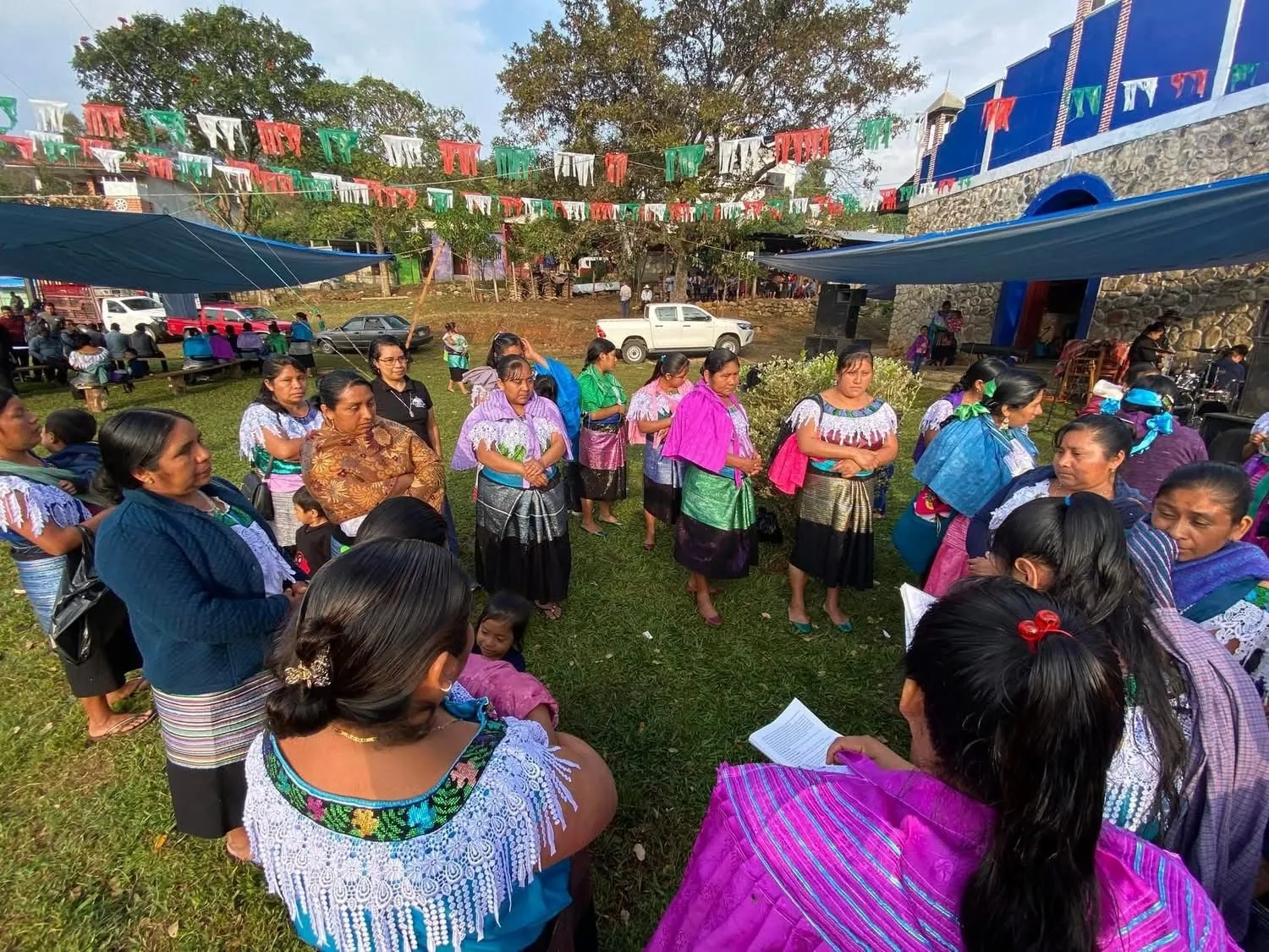 Tsotsiles en Chiapas marcharon para exigir “alto a la violencia a las mujeres en todas sus formas”