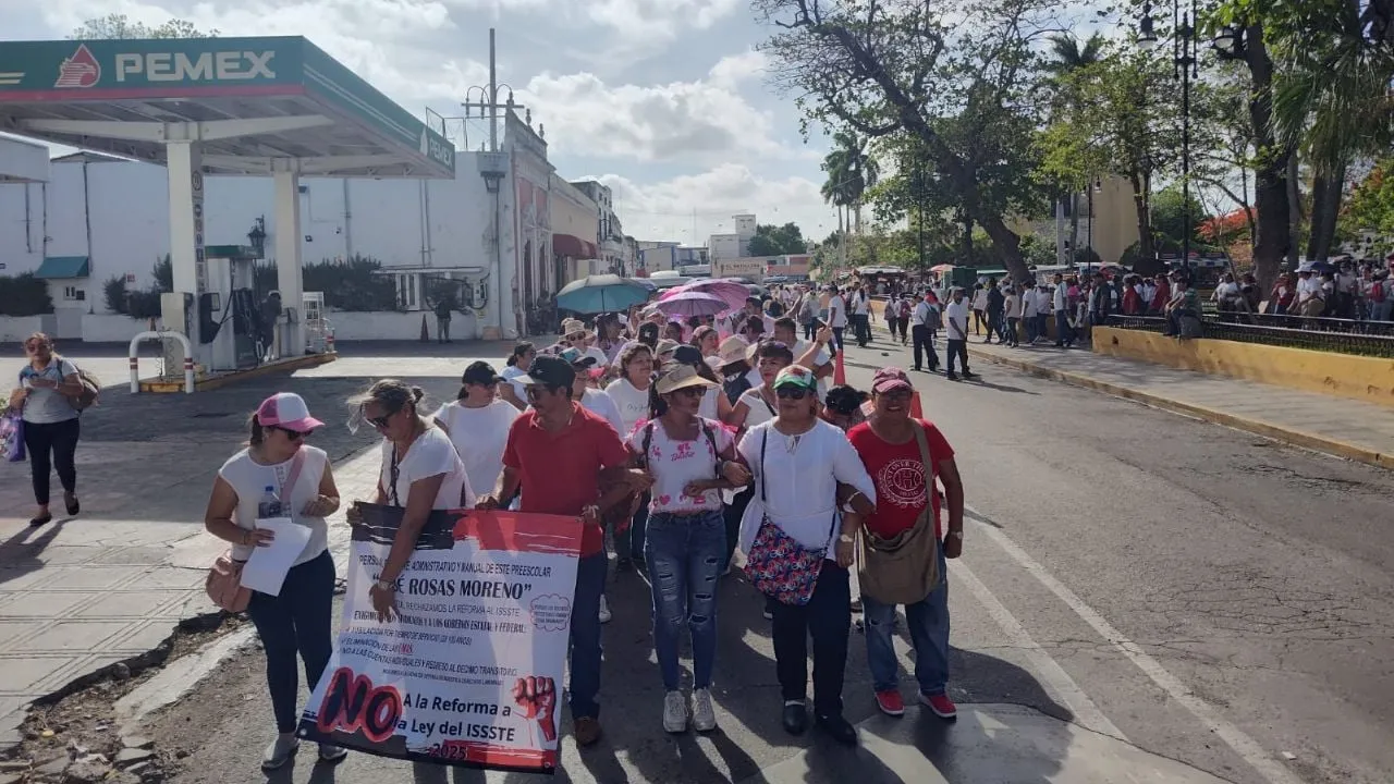 Intentan atropellar a docentes que protestaban por mejores condiciones laborales en Yucatán (Videos)