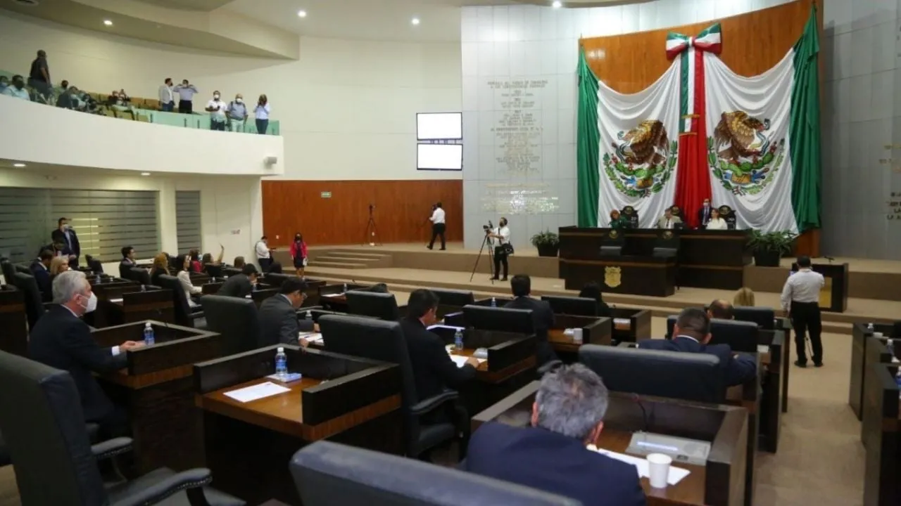 Congelan propuesta de “Colegio de Periodistas”; ven riesgos a la libertad de expresión