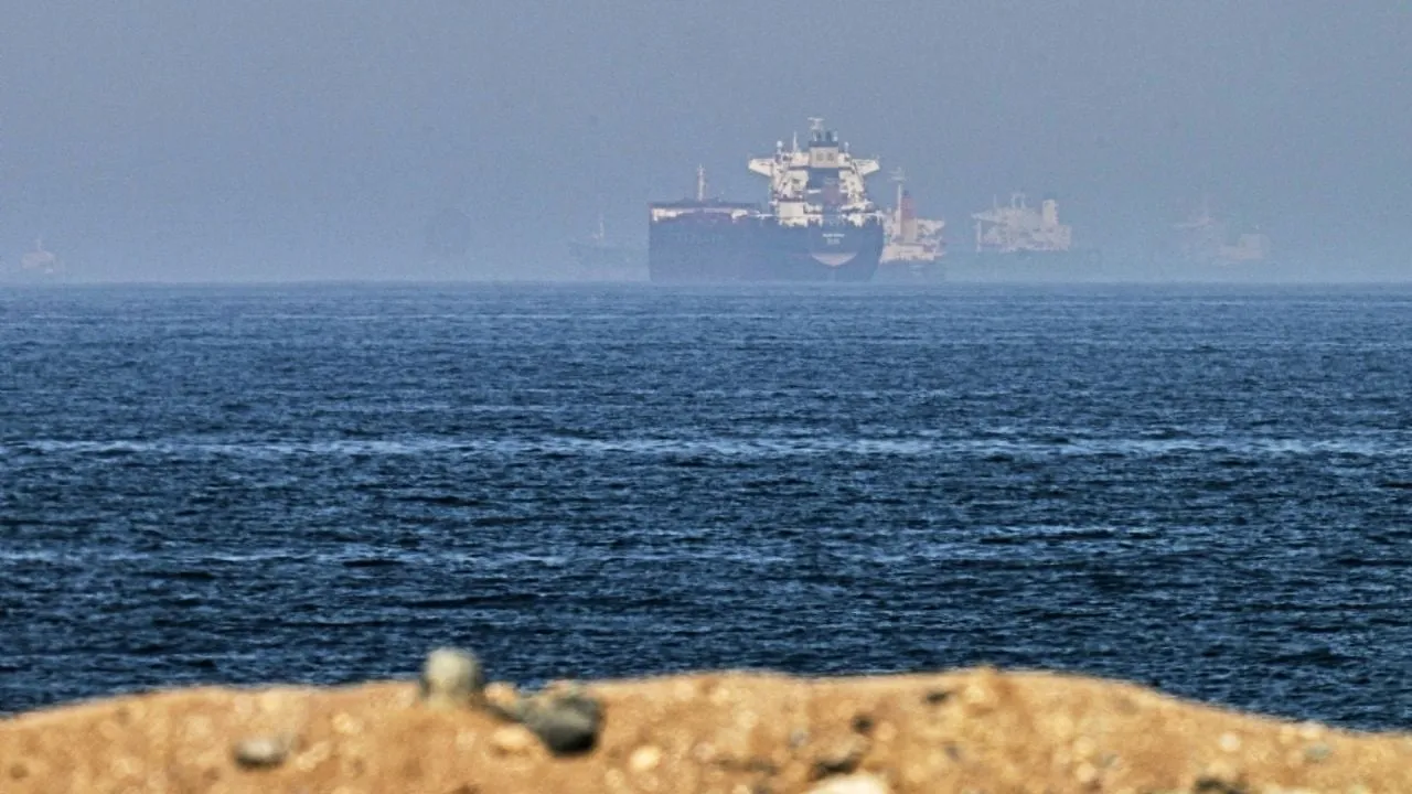 Países de la OPEP+ acuerdan alza de producción mientras Irán mantiene control del estrecho de Ormuz