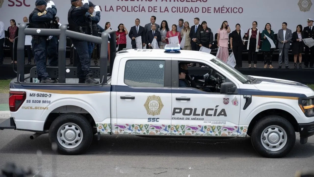 Brugada entrega 3 mil 500 patrullas nuevas; serán distribuidas a las 16 alcaldías