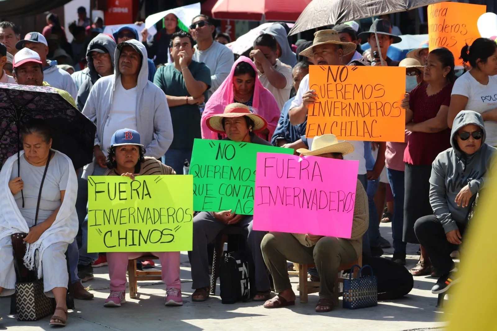 Tras ocho horas de bloqueos carreteros, pobladores logran clausura de invernaderos chinos