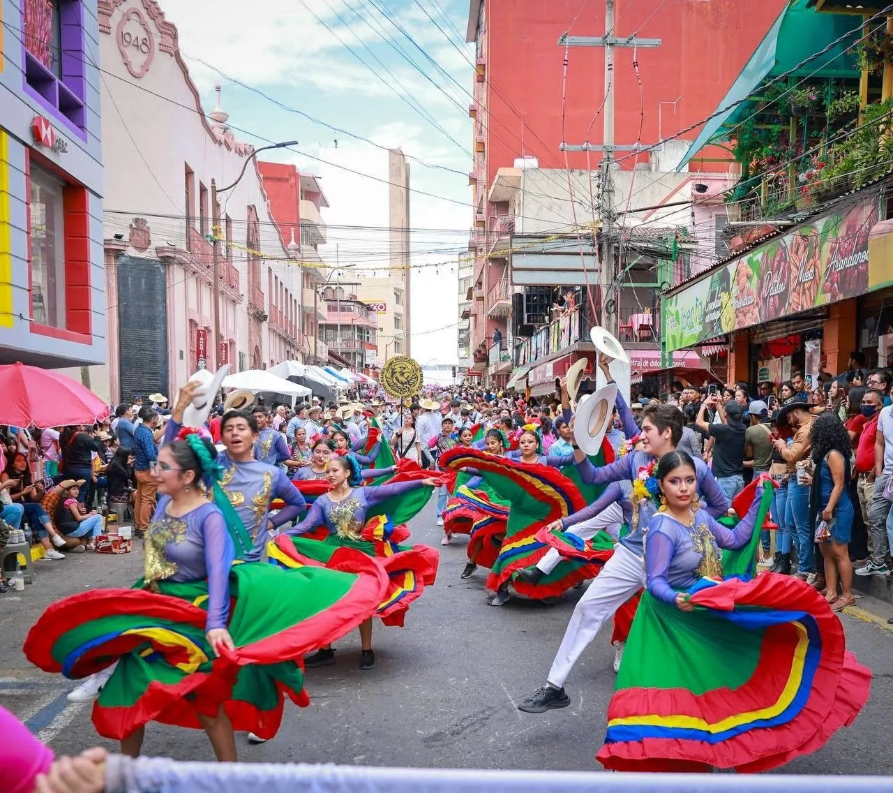 Con un fuerte dispositivo de seguridad Evelyn Salgado encabezó el tradicional paseo del Pendón