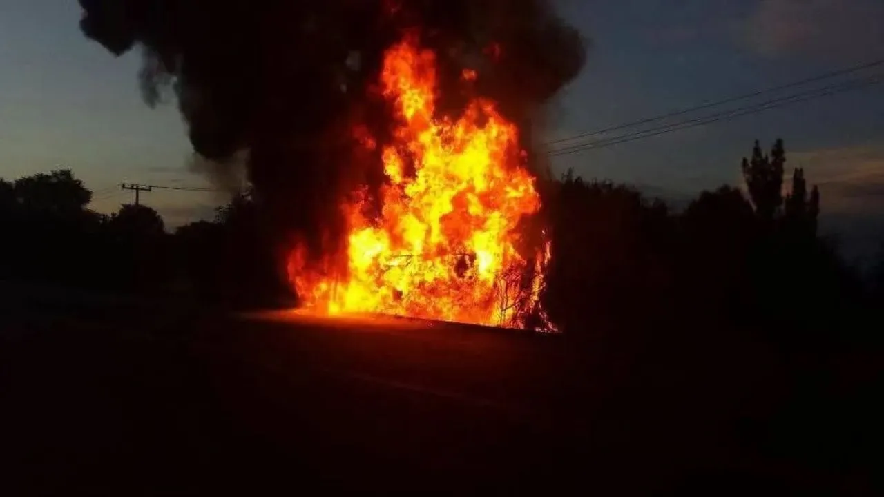 Un muerto y ocho heridos deja explosión en toma clandestina de Pemex en Hidalgo