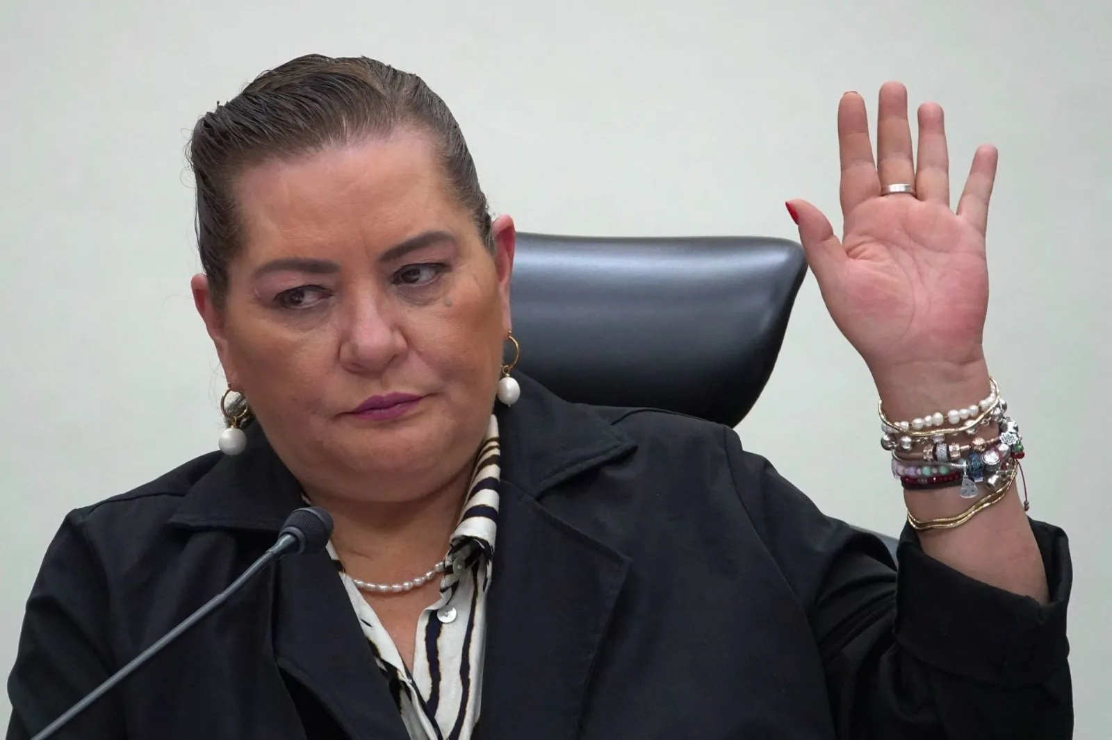 Choque frontal en el INE; Consejo aprueba controversia impulsada por disidentes