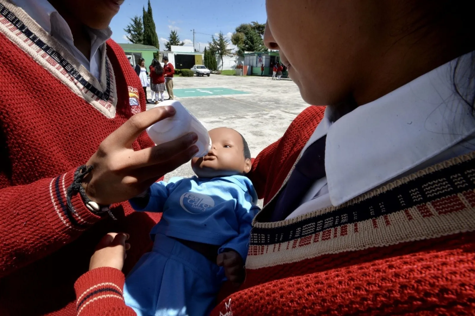 En 2024, más de 7 mil niñas en México fueron forzadas a ser madres