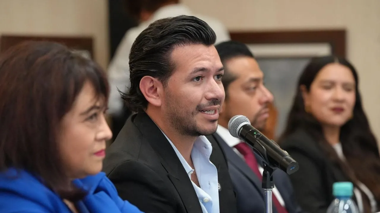 Promueven amparo contra orden de aprehensión para Miguel Tello; acusa falsificación de identidad