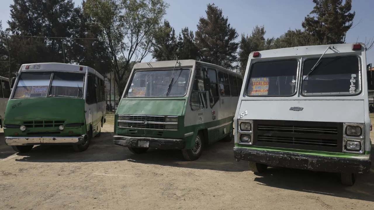 Brugada anuncia apoyos para eliminar los microbuses en mal estado