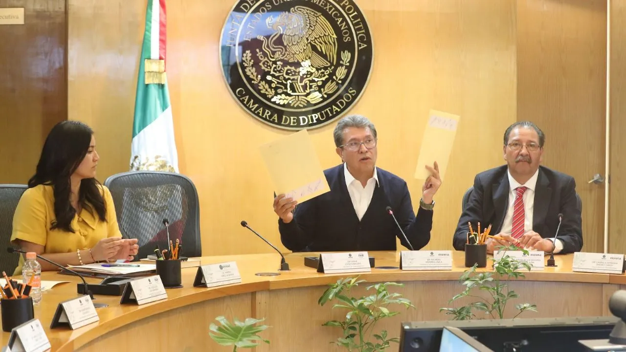 Cercanos a la 4T avanzan en las tres quintetas para consejeros del INE